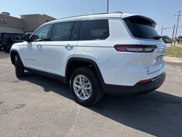 2025 Jeep Grand Cherokee Laredo photo 4