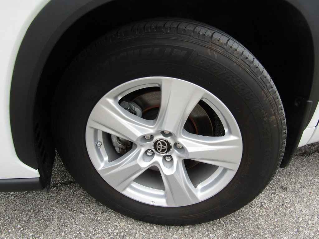 2024 Toyota Highlander LE photo 23