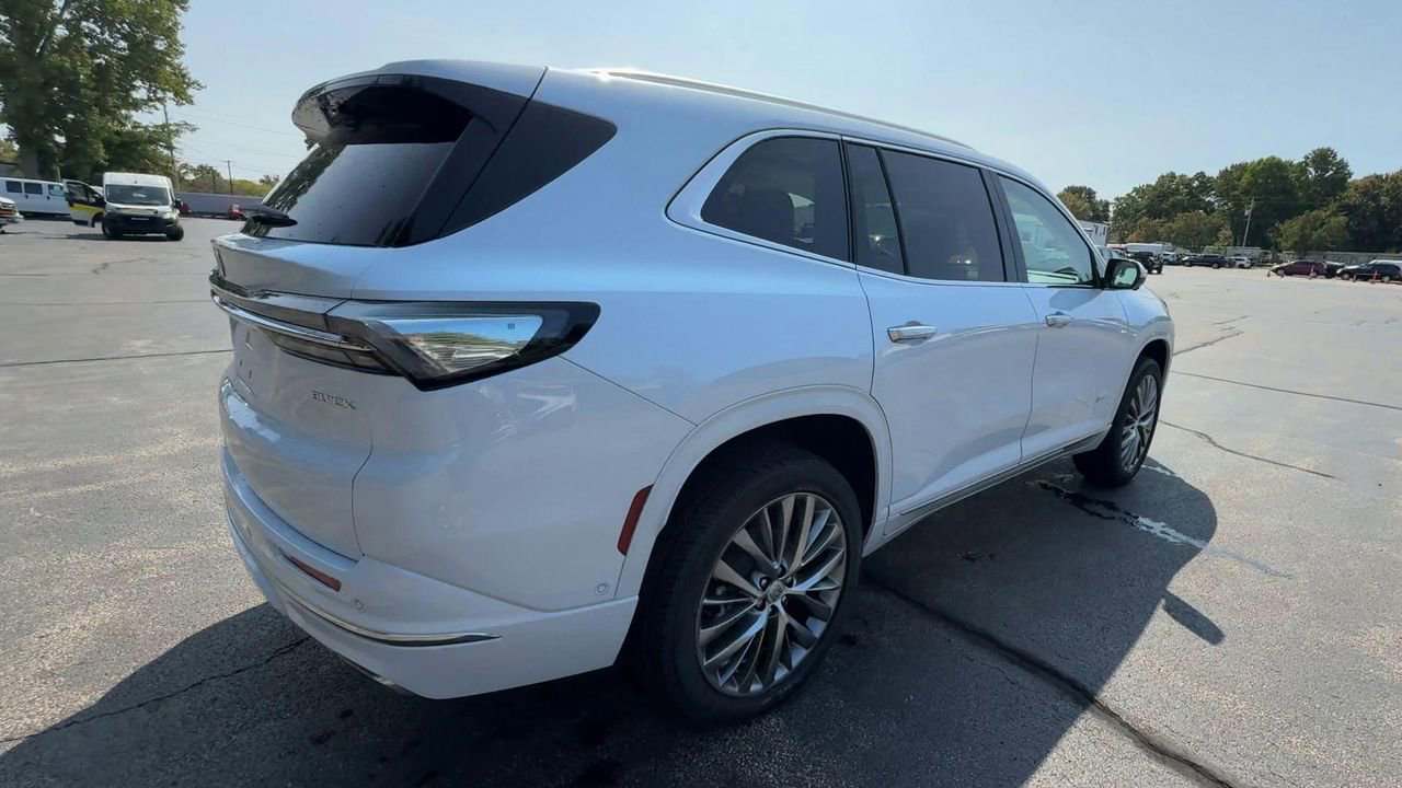 2026 Buick Enclave Avenir photo 7