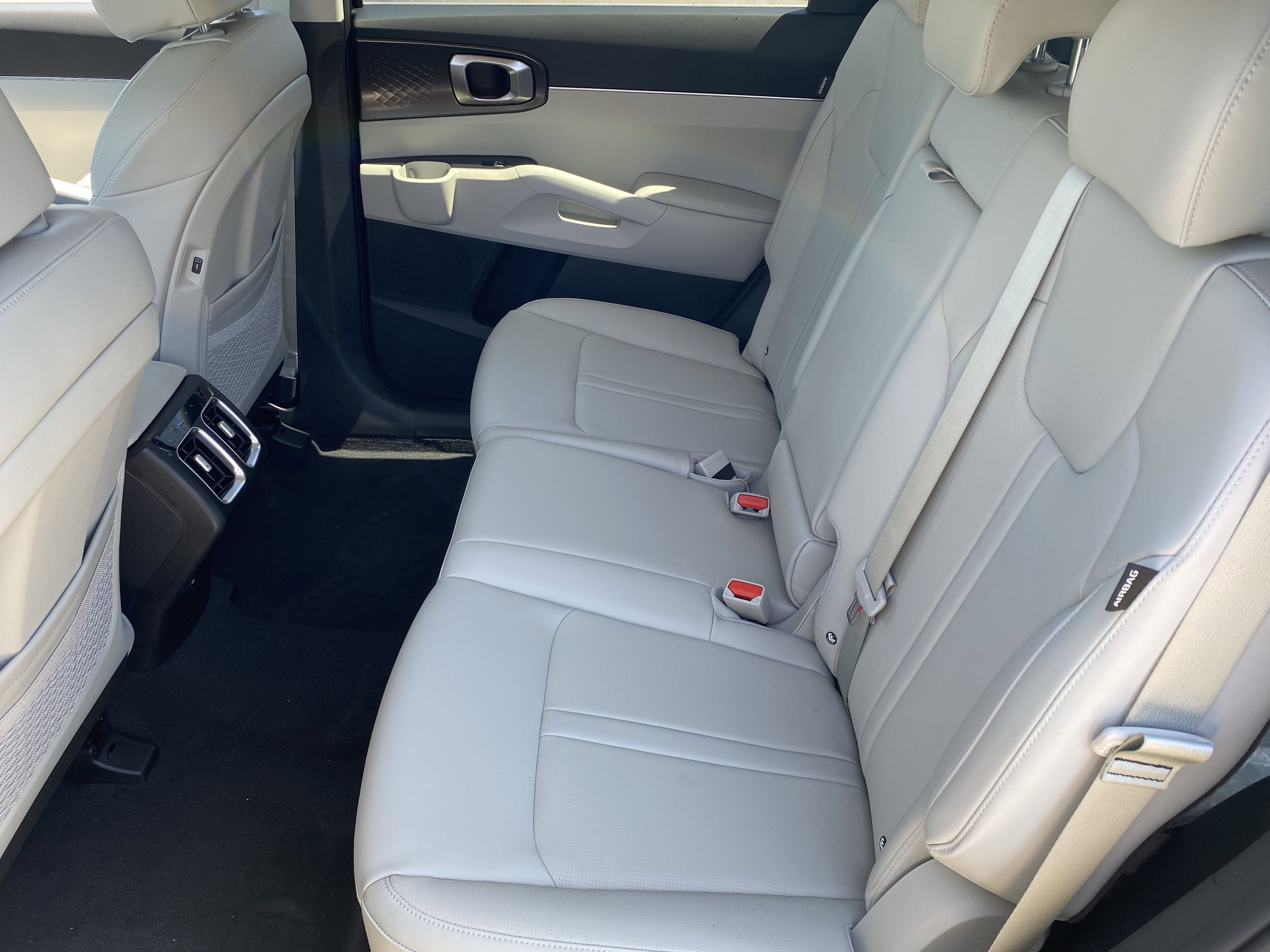 2025 Kia Sorento S photo 7