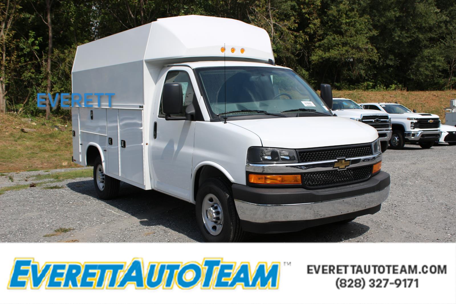 2025 Chevrolet Express Cutaway Base's photo