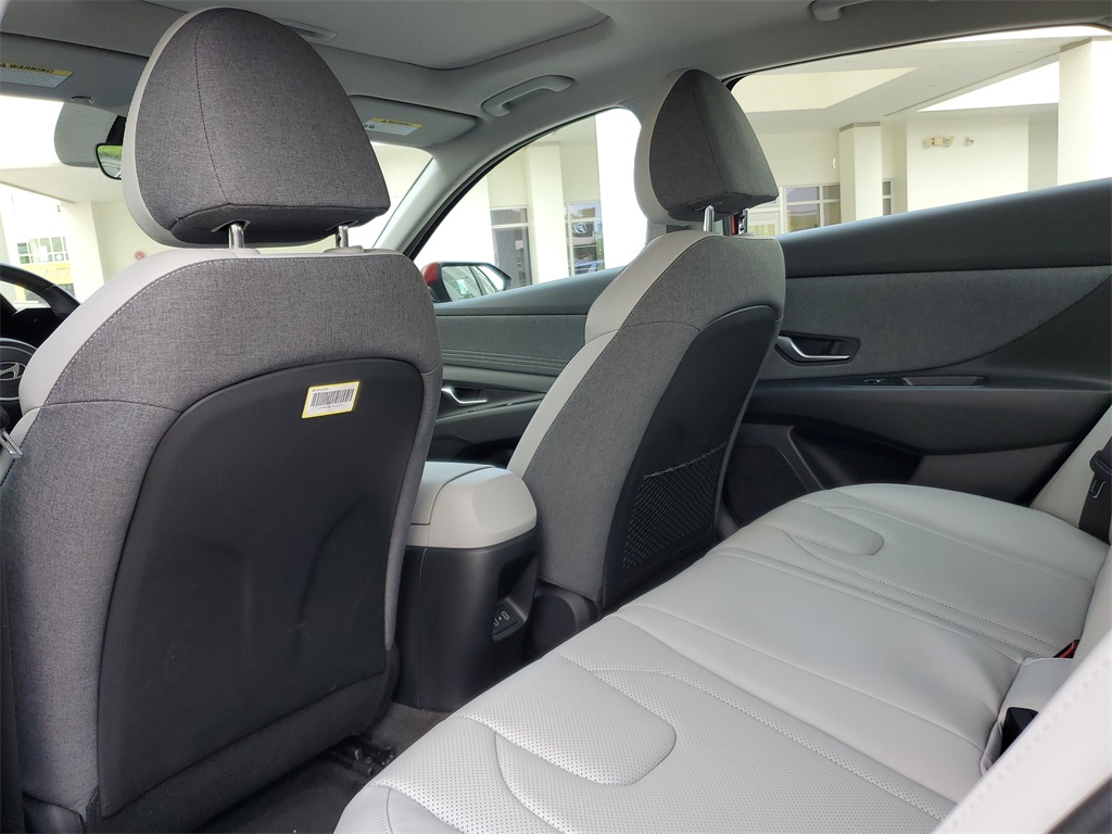 2025 Hyundai Elantra Limited photo 8