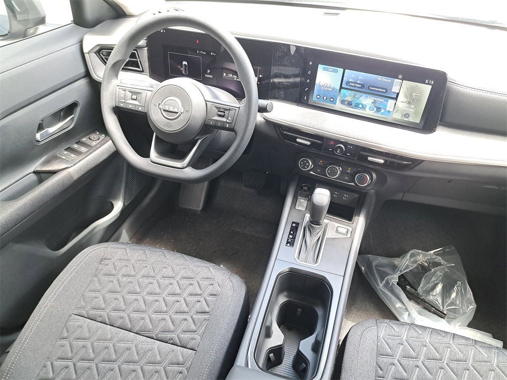 2025 Nissan Kicks SV photo 12