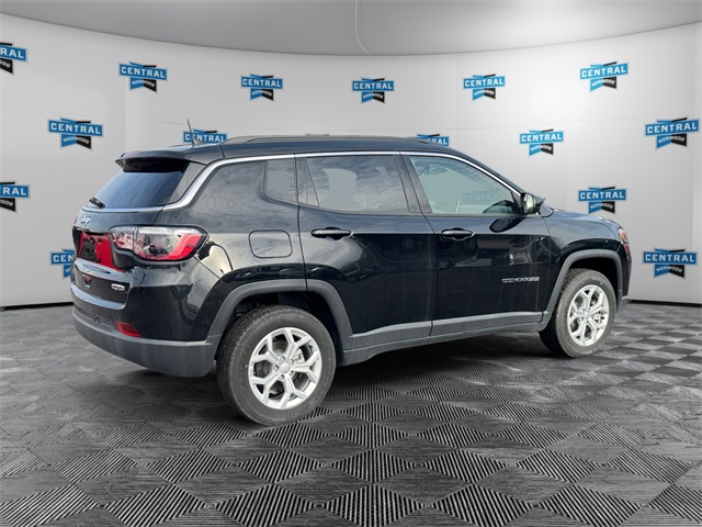2024 Jeep Compass Latitude photo 5