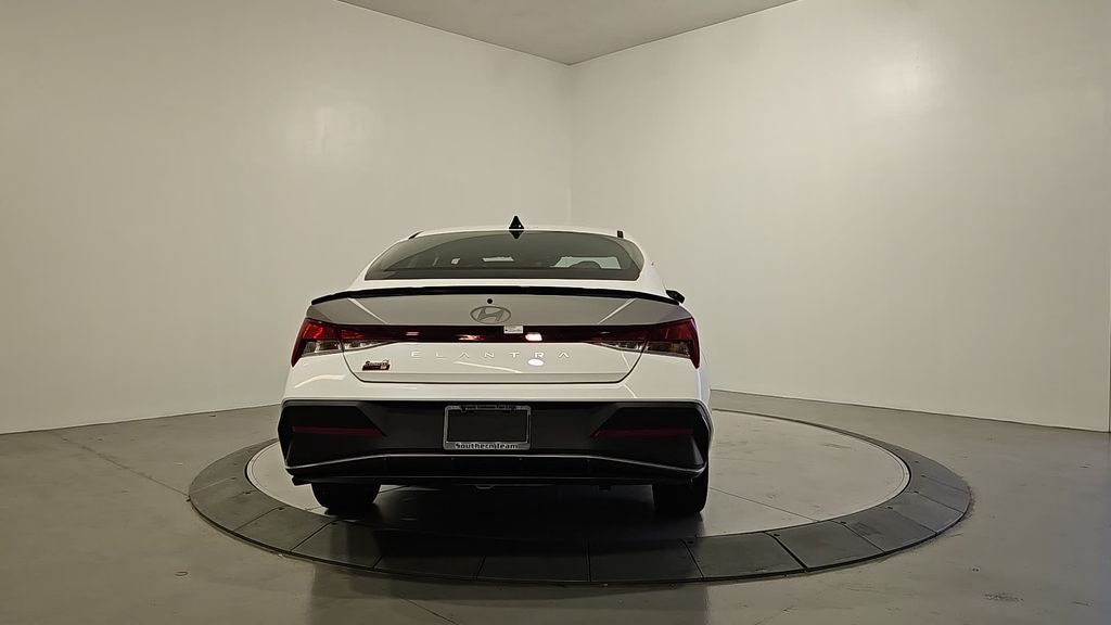 2025 Hyundai Elantra SEL Sport photo 4