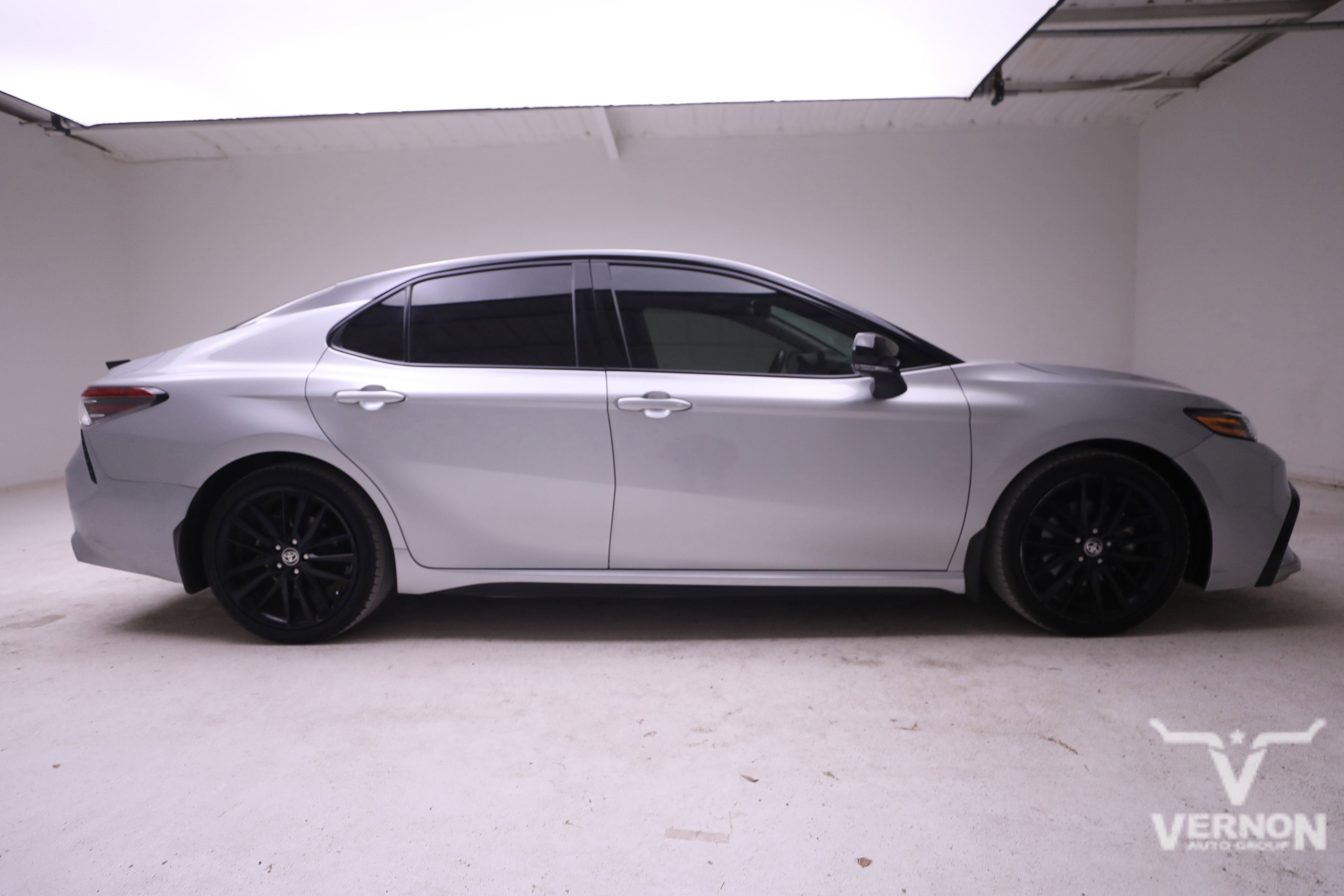 2021 Toyota Camry XSE V6 photo 3