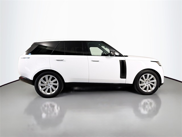 2023 Land Rover Range Rover SE photo 4