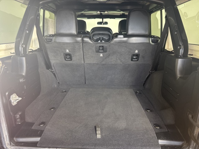 2020 Jeep Wrangler Unlimited Sahara photo 19