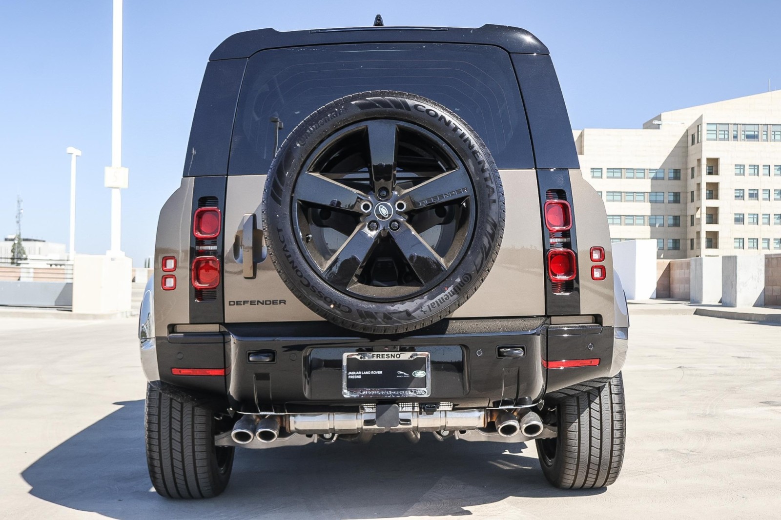 2025 Land Rover Defender 110 X-Dynamic SE photo 4