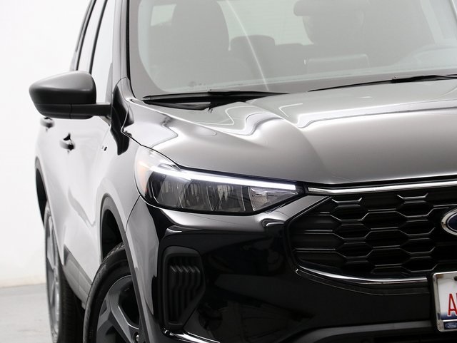 2025 Ford Escape ST-Line photo 4