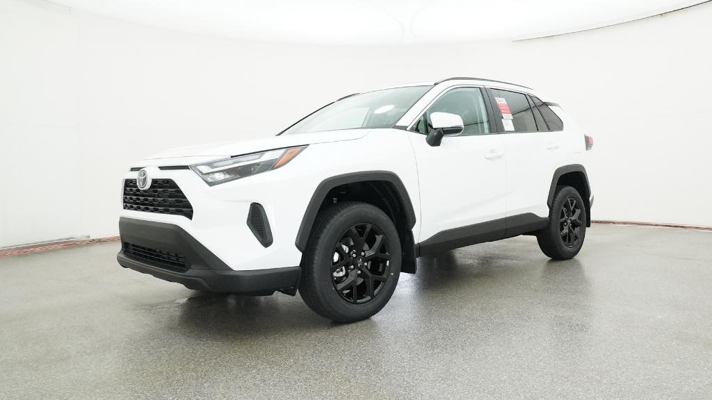 2025 Toyota RAV4 XLE photo 4
