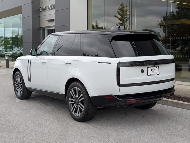 2025 Land Rover Range Rover SE photo 3