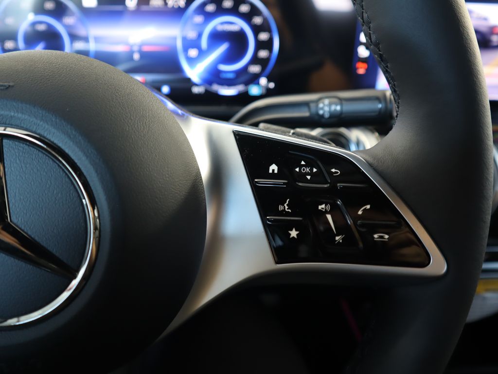 2025 Mercedes Benz EQB photo 8