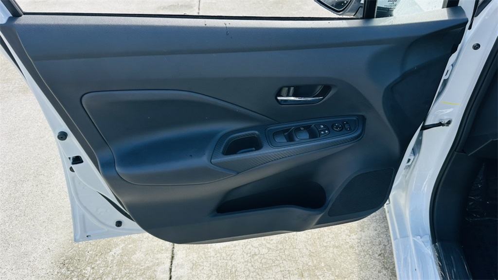 2025 Nissan Versa SV photo 13