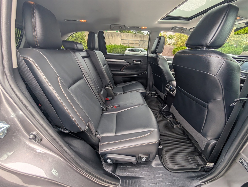 2019 Toyota Highlander SE photo 4
