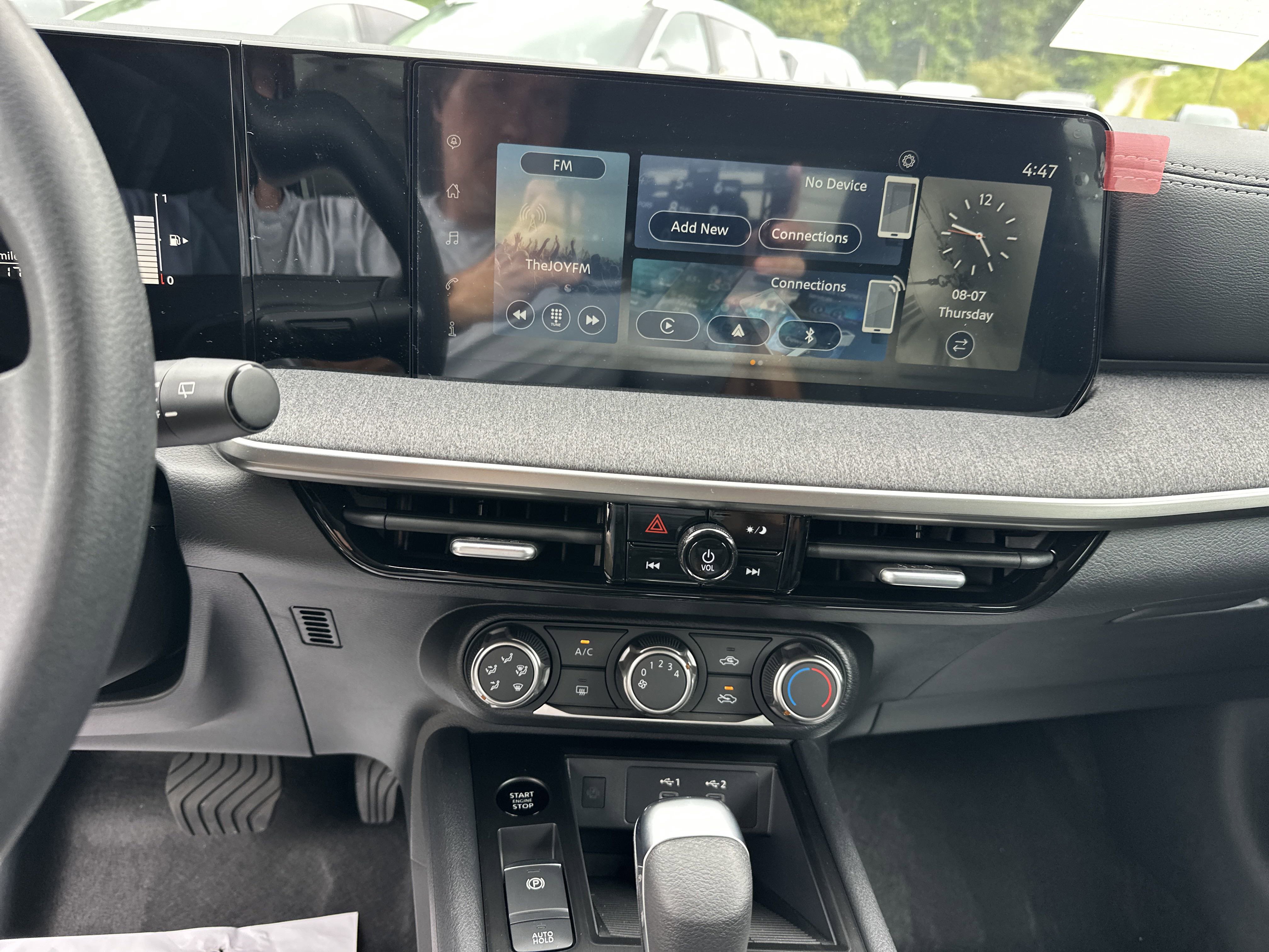 2025 Nissan Kicks SV photo 18