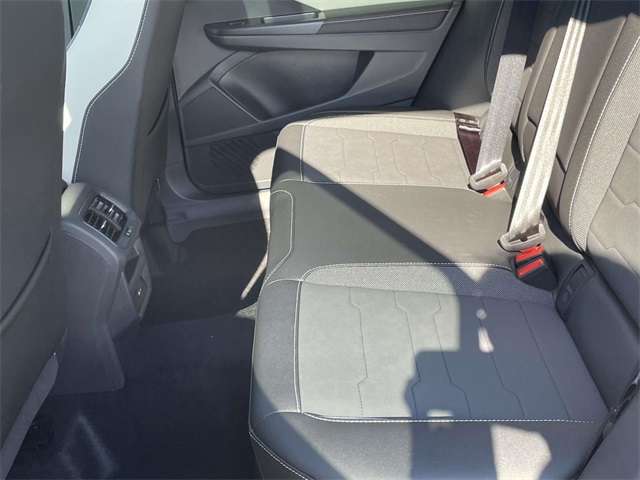 2025 Volkswagen Taos SE photo 13