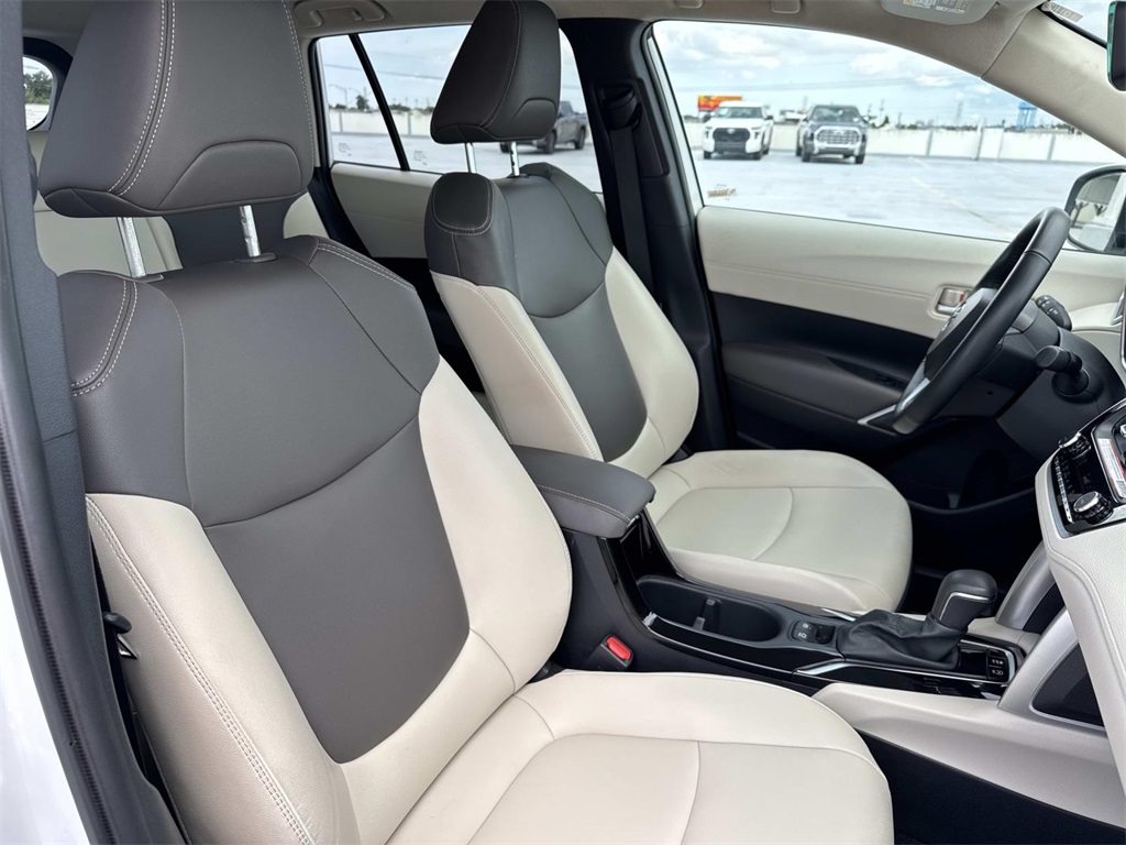 2024 Toyota Corolla Cross XLE photo 9