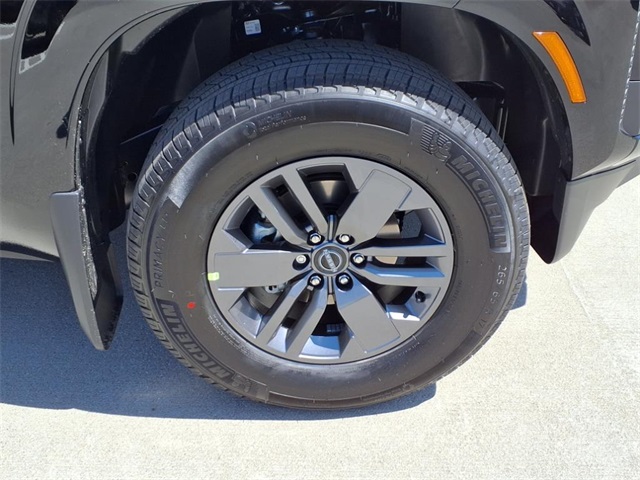 2025 Nissan Frontier Crew Cab SV photo 4