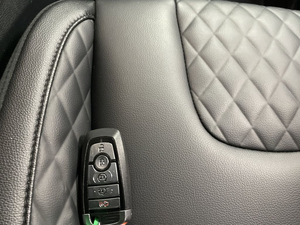 2024 Ford Edge Titanium photo 26