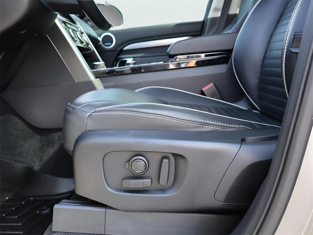 2017 Land Rover Discovery First Edition photo 38