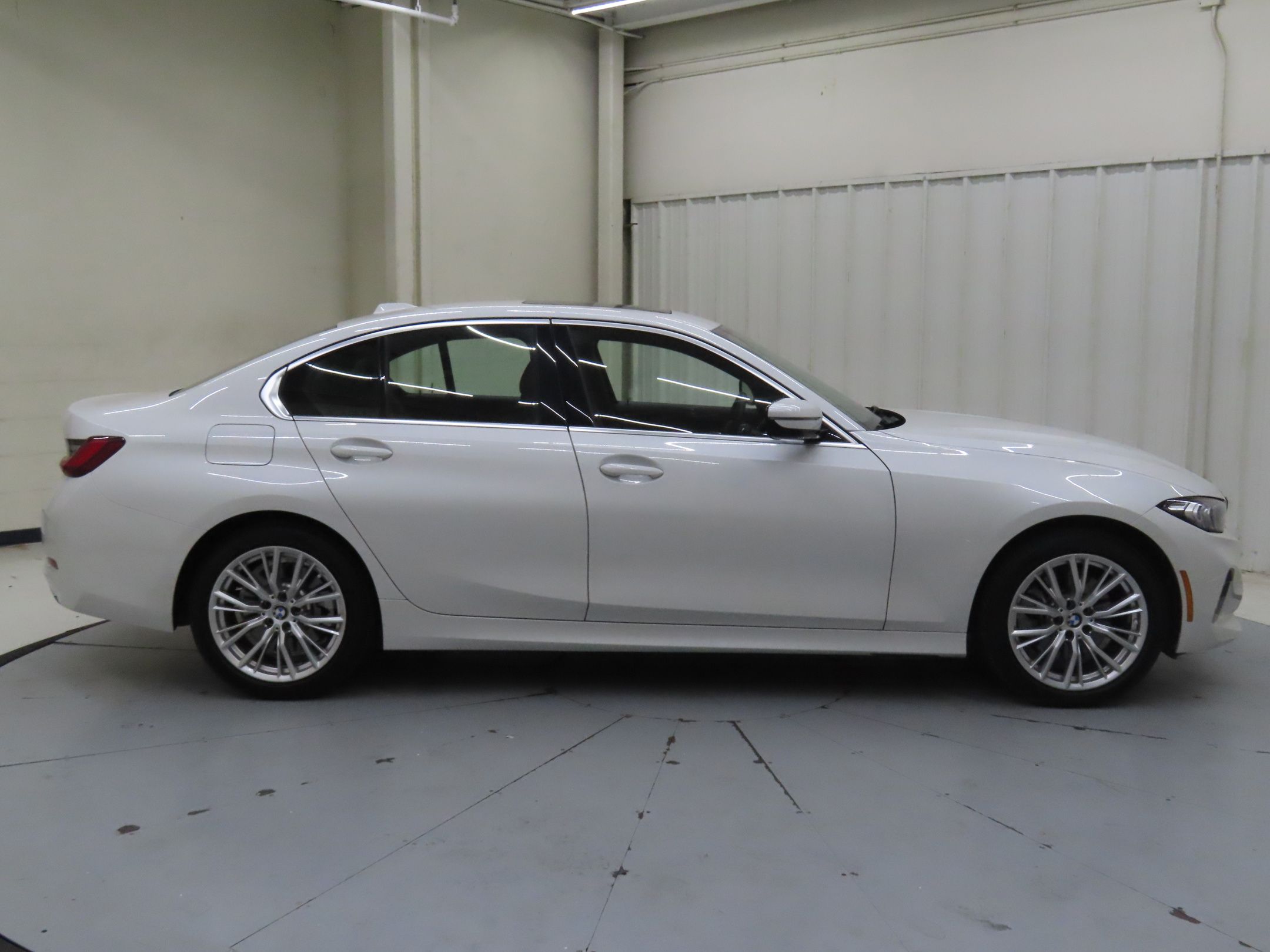 2024 Bmw 330i photo 2