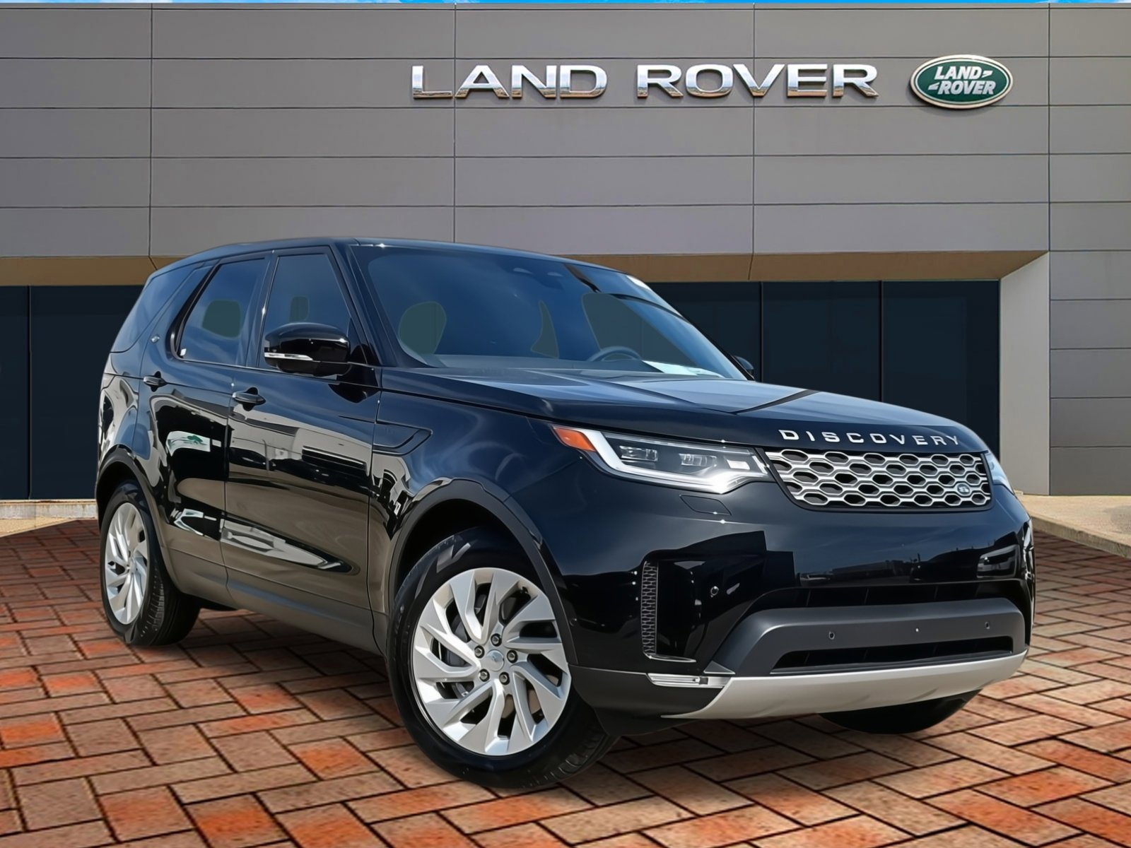 2025 Land Rover Discovery S photo 2