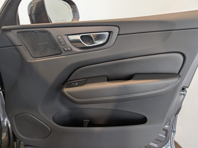 2022 Volvo XC60 Inscription photo 32