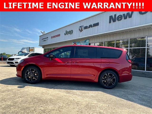 2026 Chrysler Pacifica photo 8