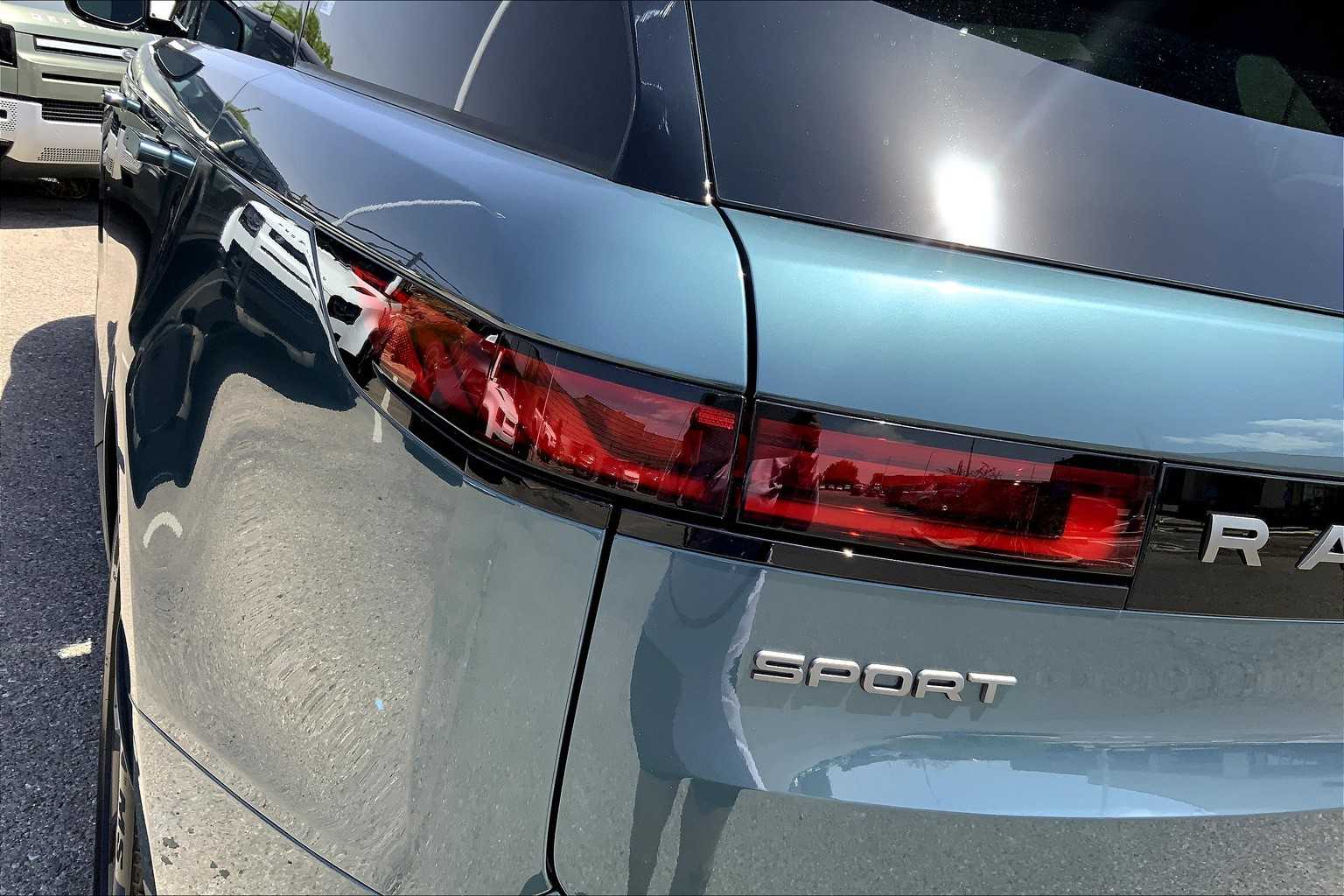 2025 Land Rover Range Rover Sport SE photo 13