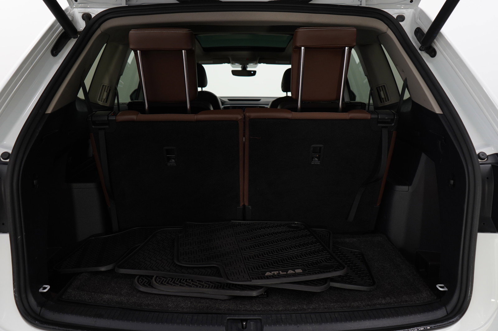 2021 Volkswagen Atlas SE Technology R-Line photo 8