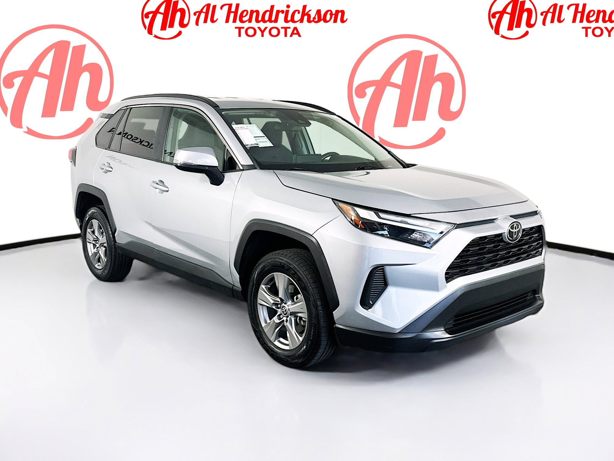 2024 Toyota RAV4 XLE's photo