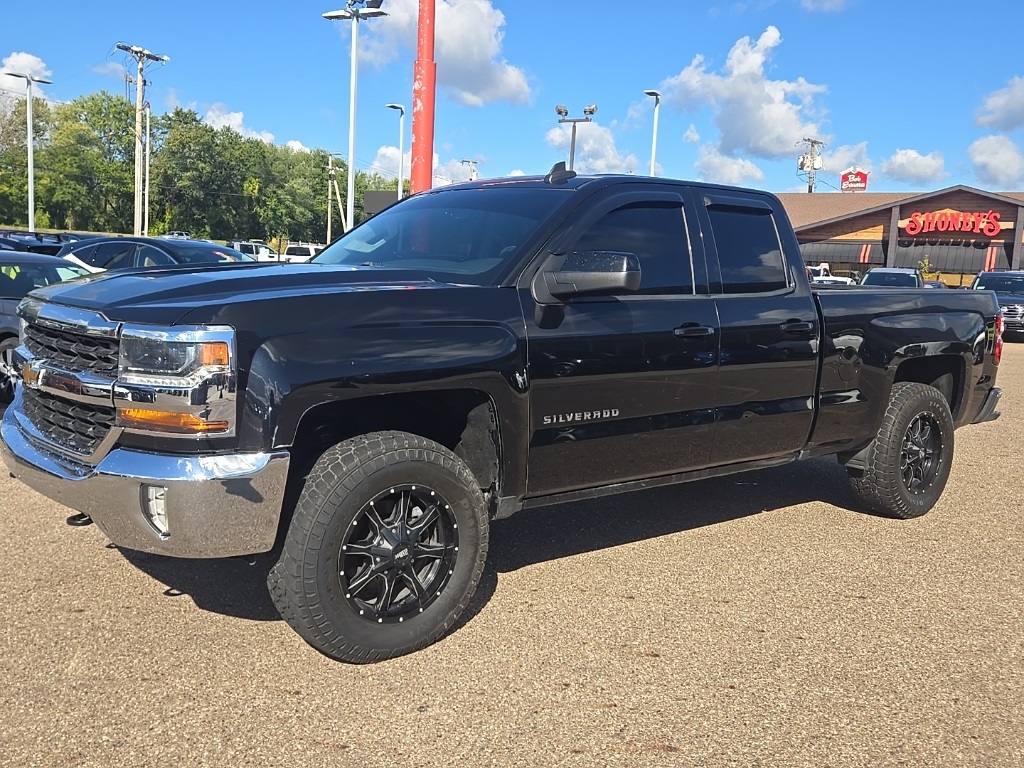 2016 Chevrolet Silverado 1500 LT photo 3