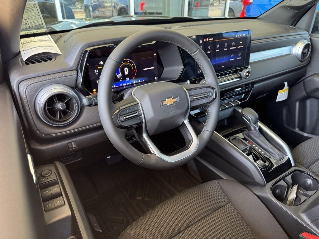 2025 Chevrolet Colorado Work Truck LT photo 3