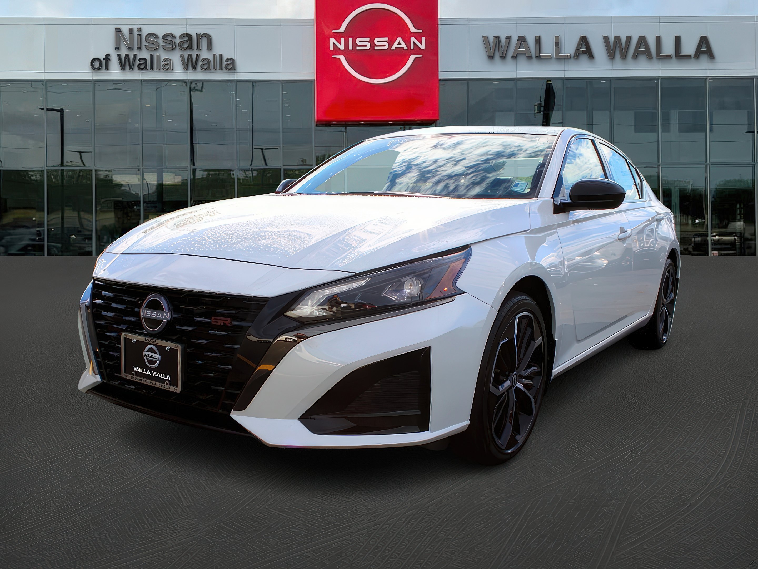 2025 Nissan Altima SR photo 3