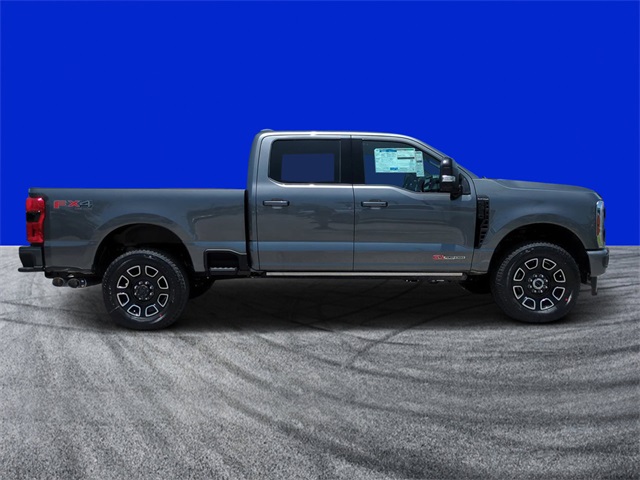 2025 Ford F-350 Platinum photo 2