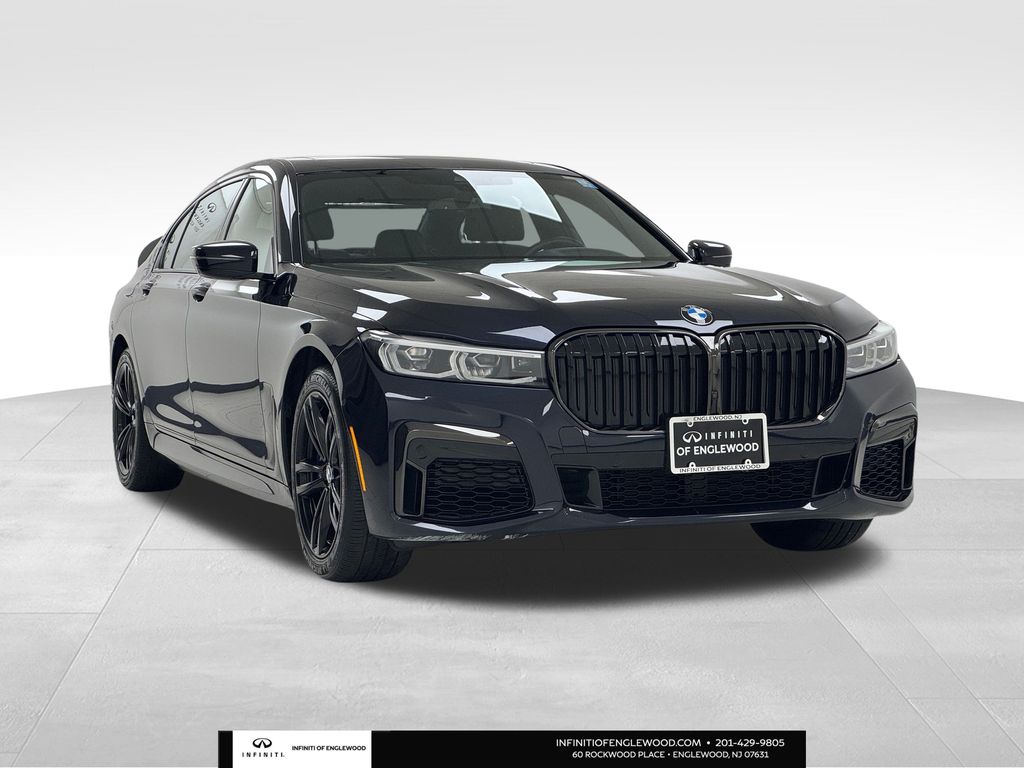 2022 BMW 7 Series 740i's photo