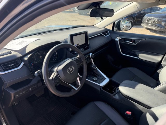 2023 Toyota RAV4 Hybrid XLE Premium photo 4