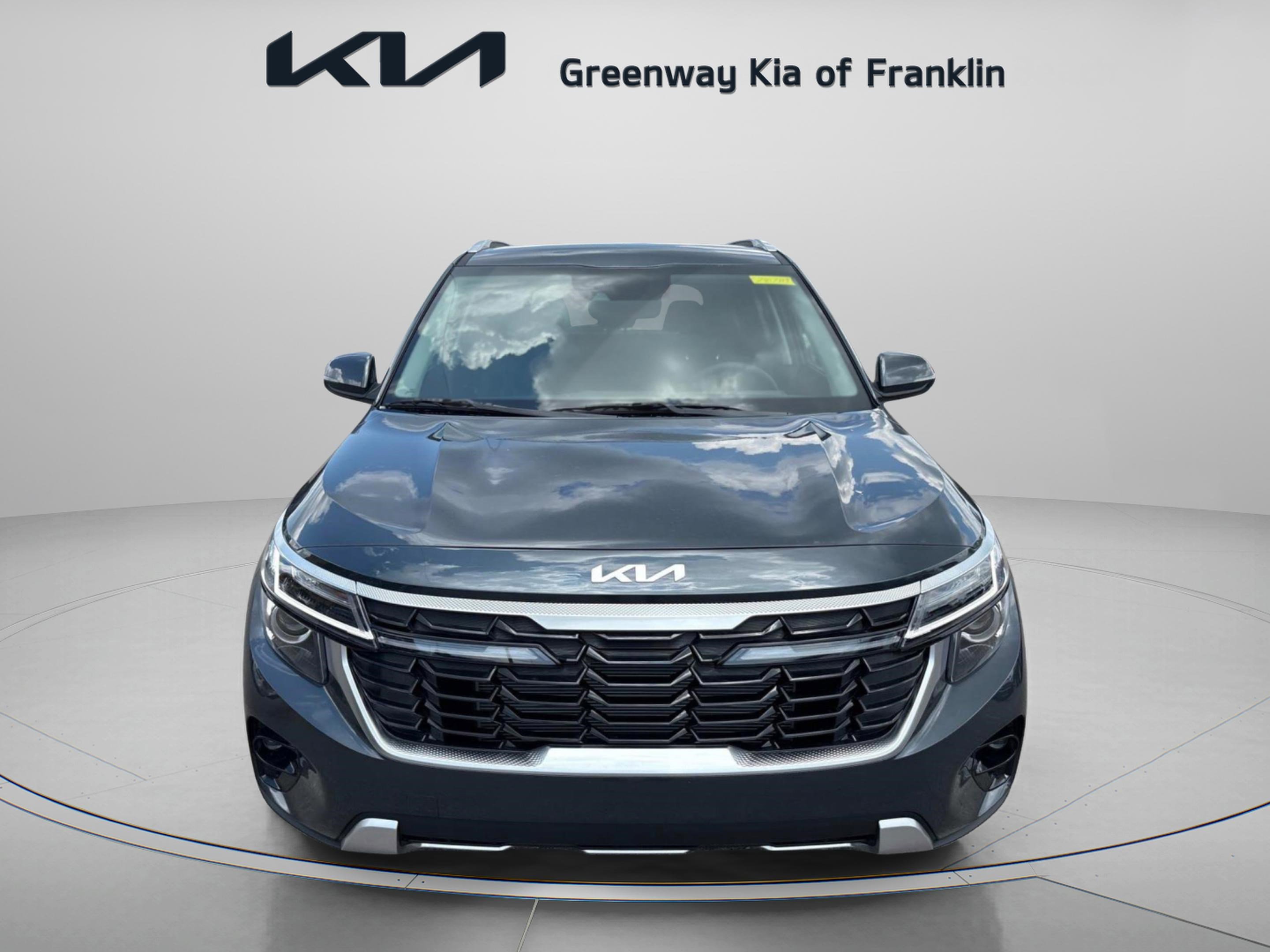 2025 Kia Seltos S photo 2