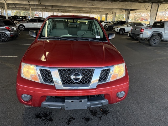 2016 Nissan Frontier SV Crew Cab photo 2