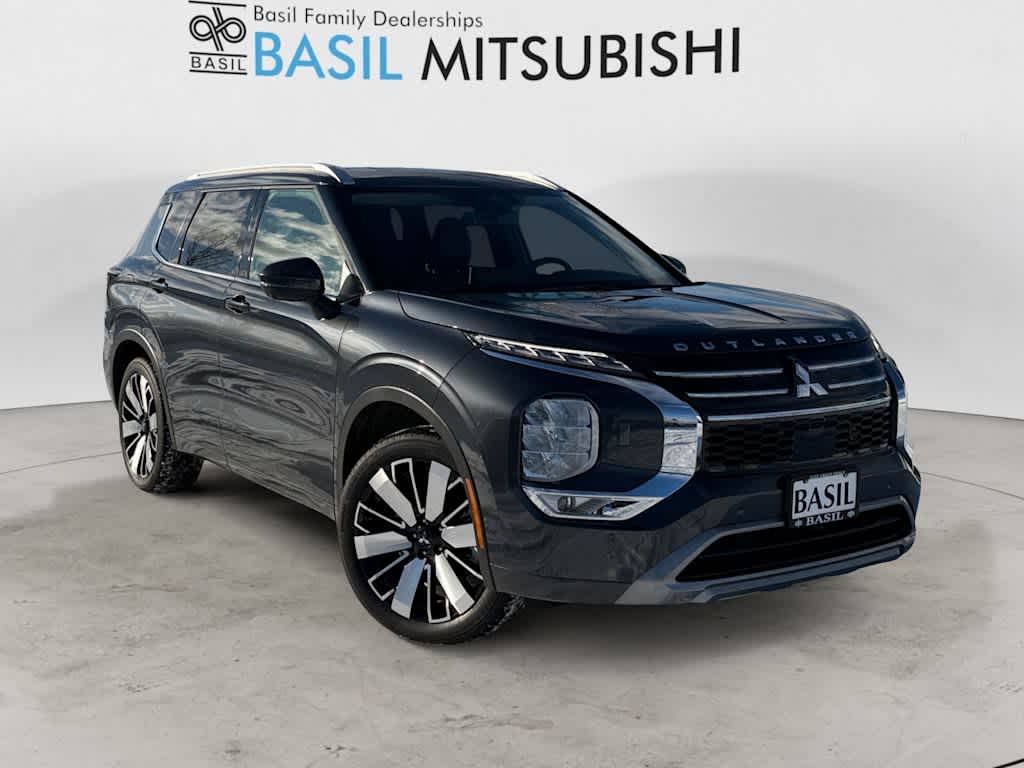 2025 Mitsubishi Outlander SE's photo