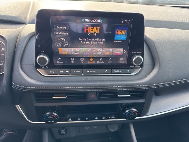 2025 Nissan Rogue SV photo 8