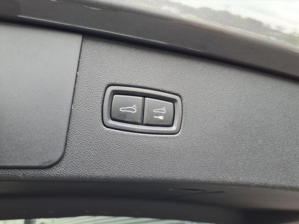 2023 Porsche Cayenne Platinum Edition photo 24