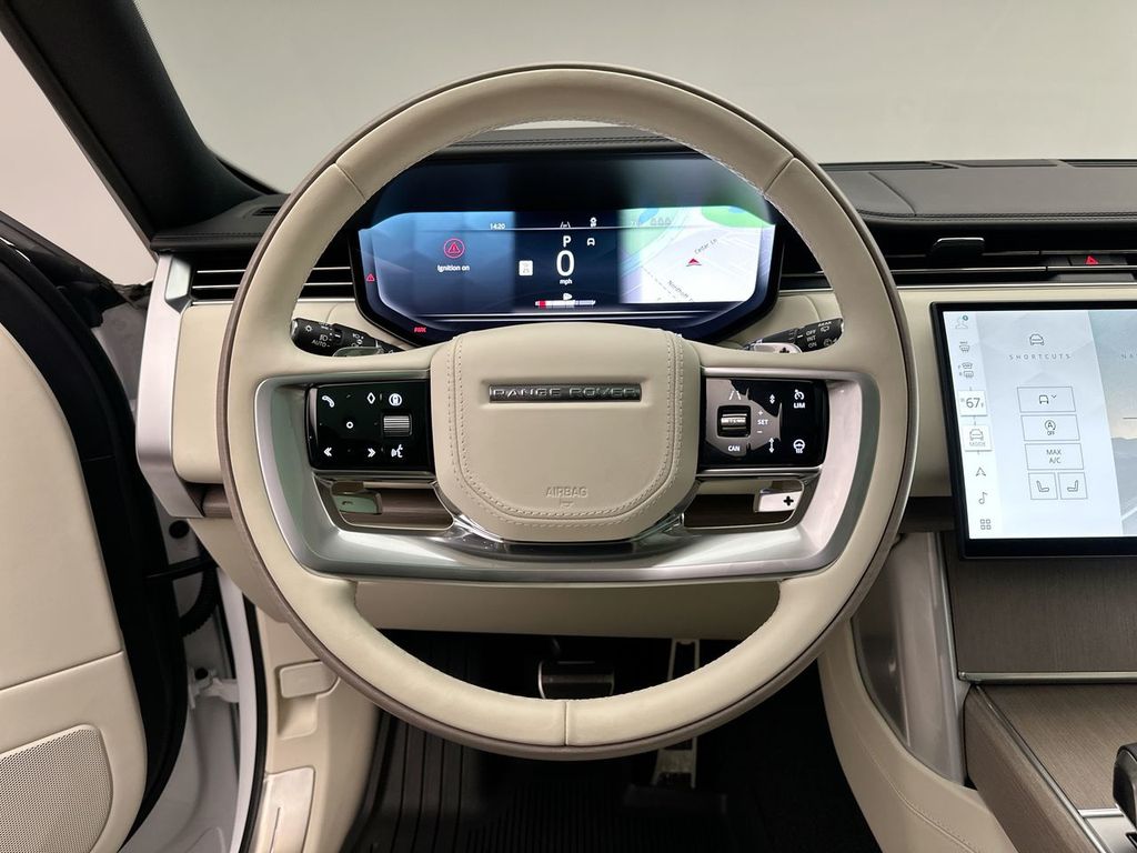 2025 Land Rover Range Rover SE photo 11