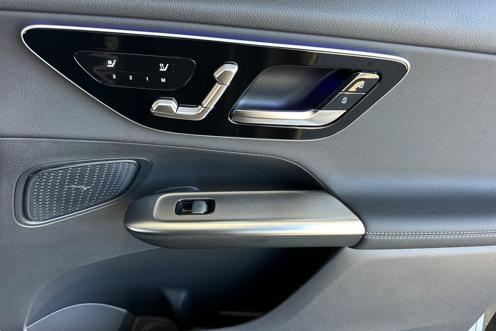 2026 Mercedes Benz GLC 300 photo 29