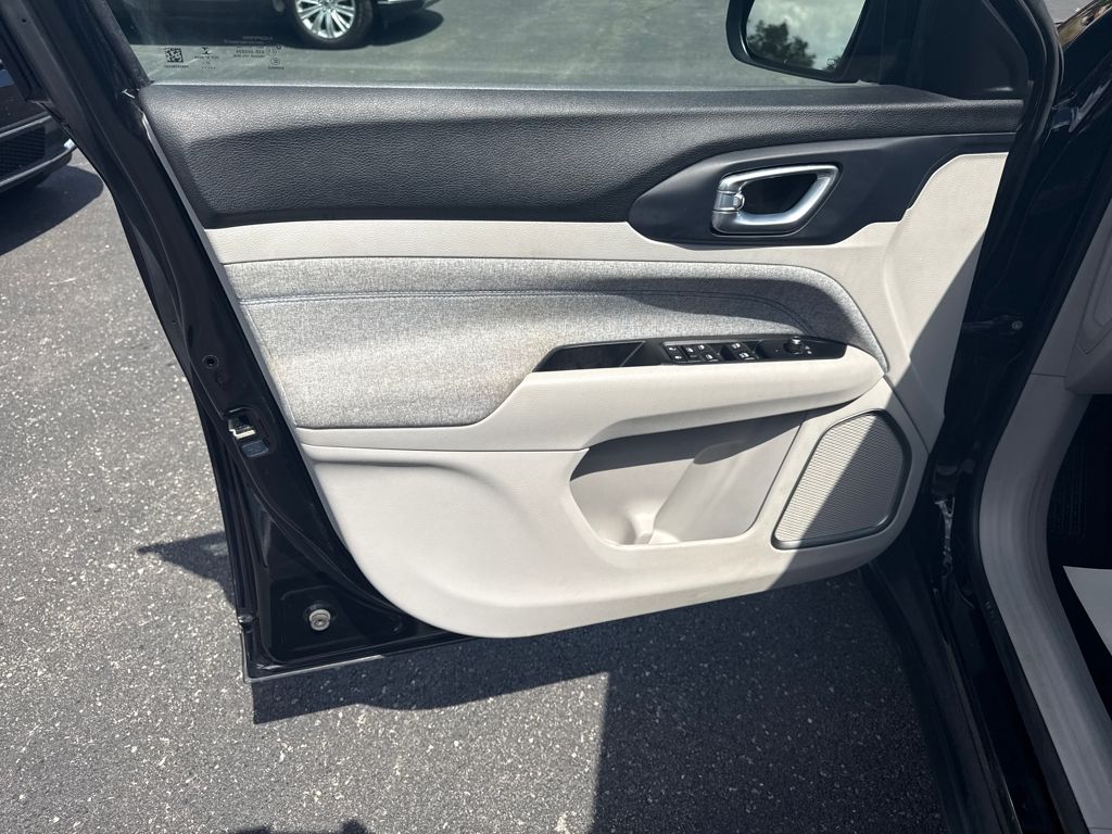 2022 Jeep Compass Latitude photo 9