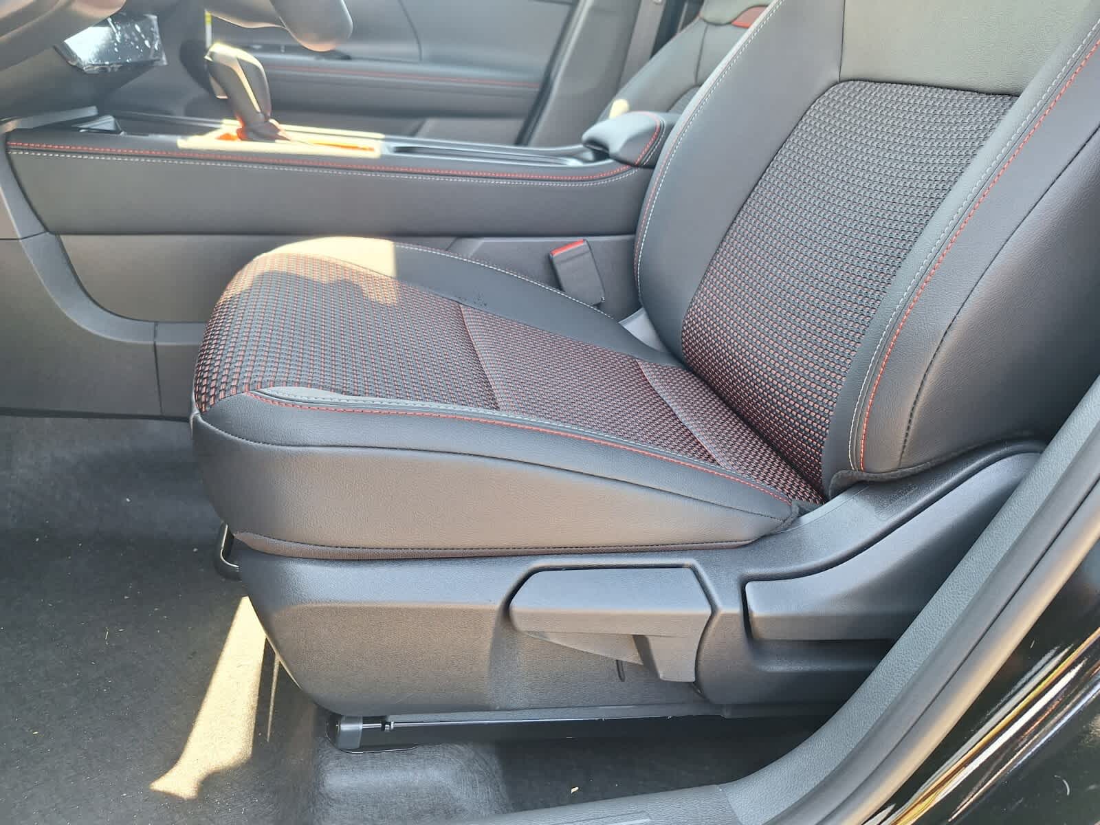 2025 Nissan Kicks SR photo 10