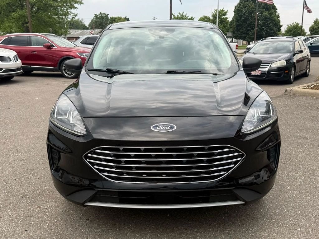 2022 Ford Escape SE photo 2