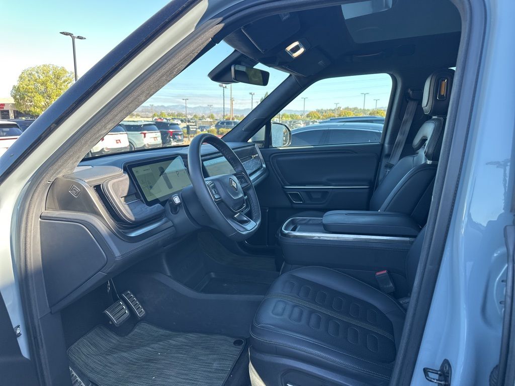 2024 Rivian R1T Adventure photo 2