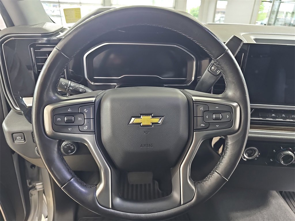 2022 Chevrolet Silverado 1500 LT photo 16